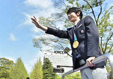 18-4-22 パレード 2_Fotor