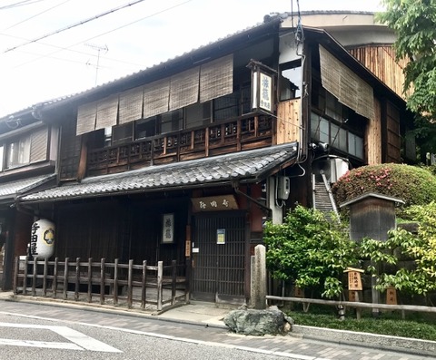 16FAEC9B-2A3D-4348-B8BB-5BA489CEEE24