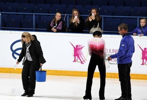 2012 フィン杯　氷の補修　6