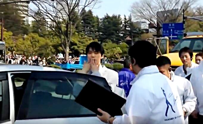 今こそ投げキッス : 金色の翼にのって ～羽生結弦選手をずっと応援～