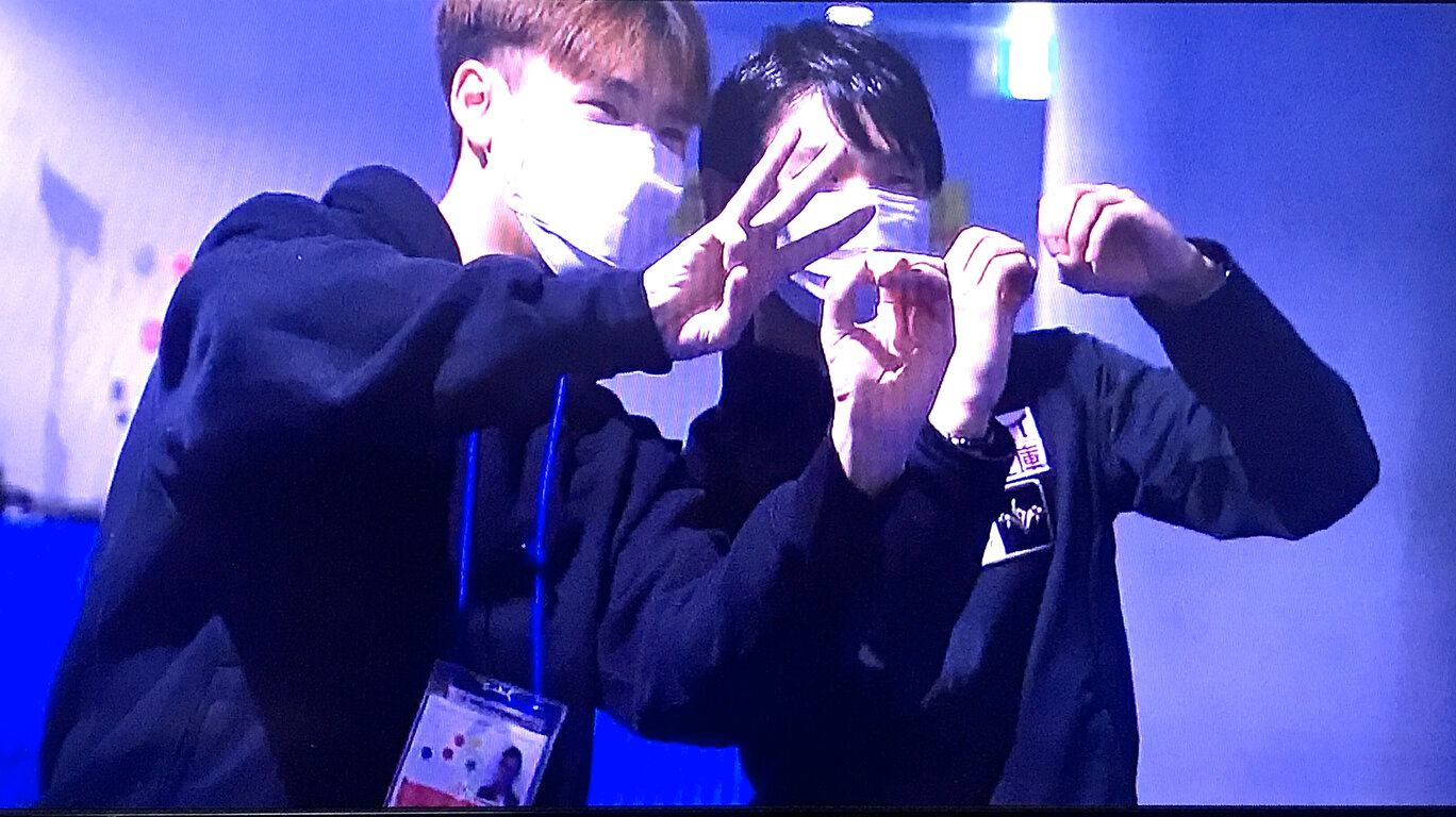Warm Hugs 忘れられないたくさんのハグ 金色の翼にのって 羽生結弦選手をずっと応援 Warm Hugs 忘れられないたくさんのハグ 金色の翼にのって 羽生結弦選手をずっと応援