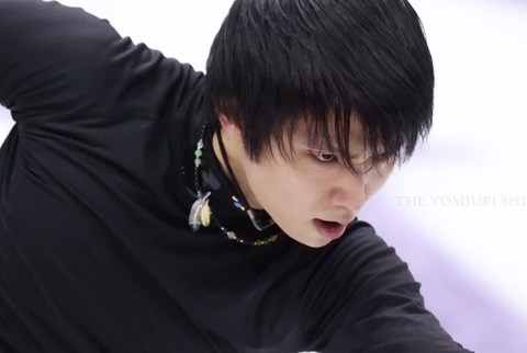 20 4CC 羽根のペンダント-1 読売新聞