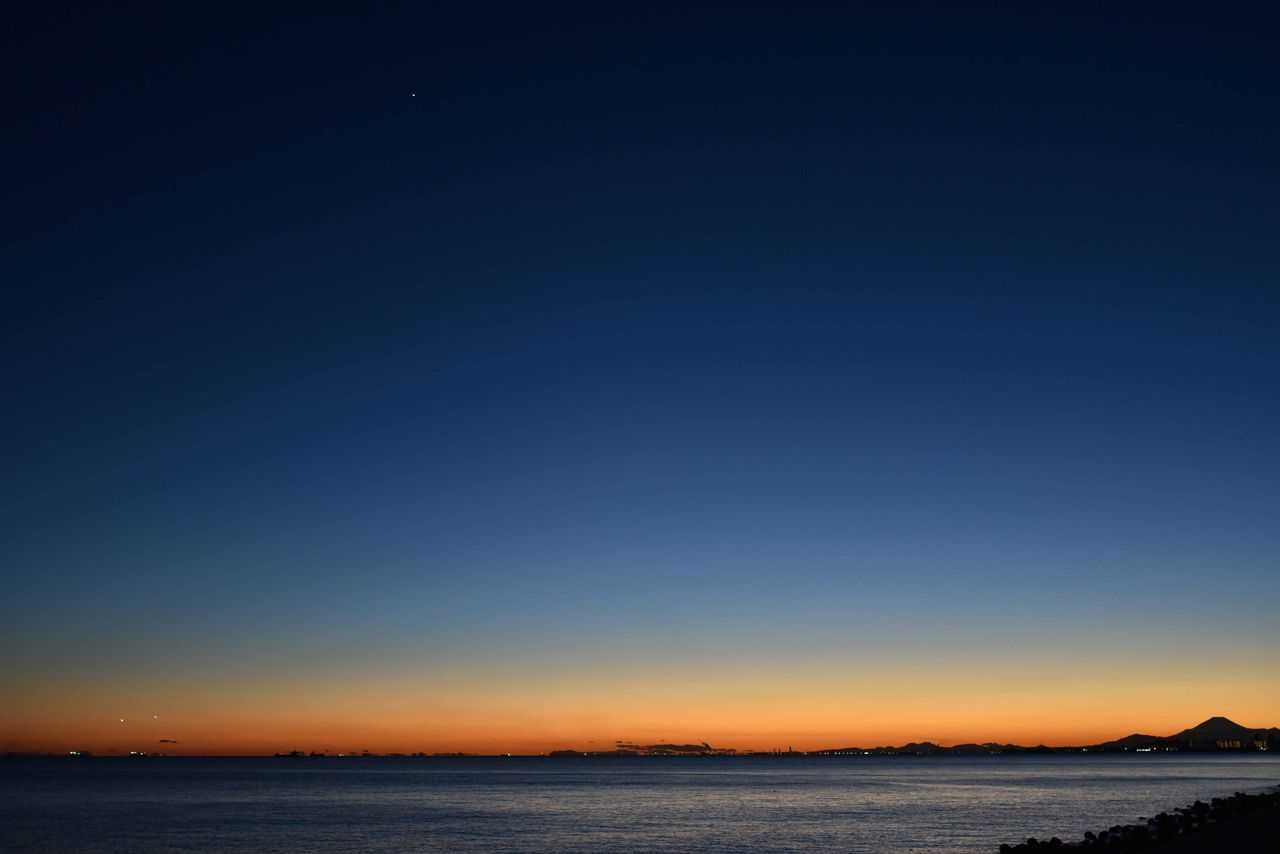 トワイライトからブルーモーメントへ バラ好き夫婦の旦那jの気まぐれ写真日記