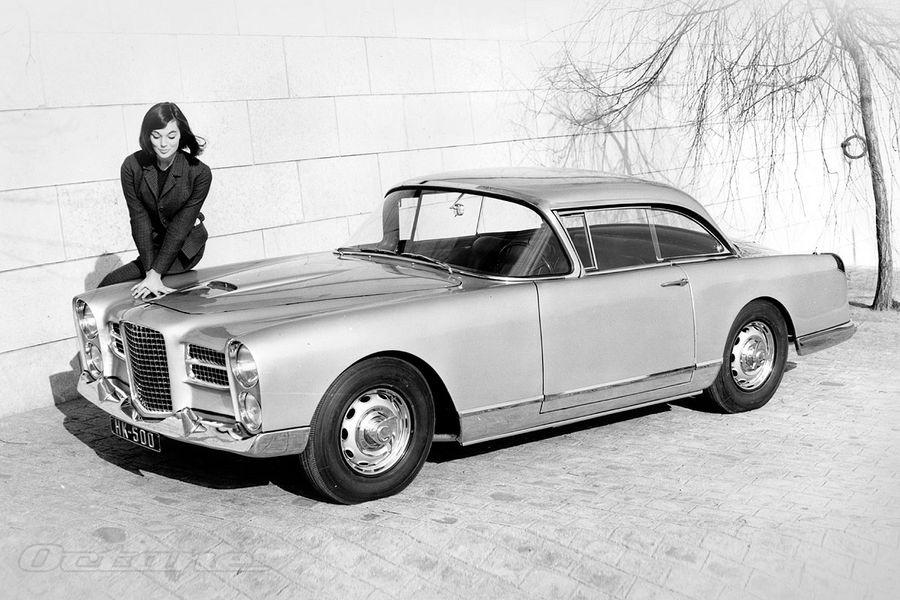 エレガントな美女と名車 モノクロームで E Typeのガレージ Part 2