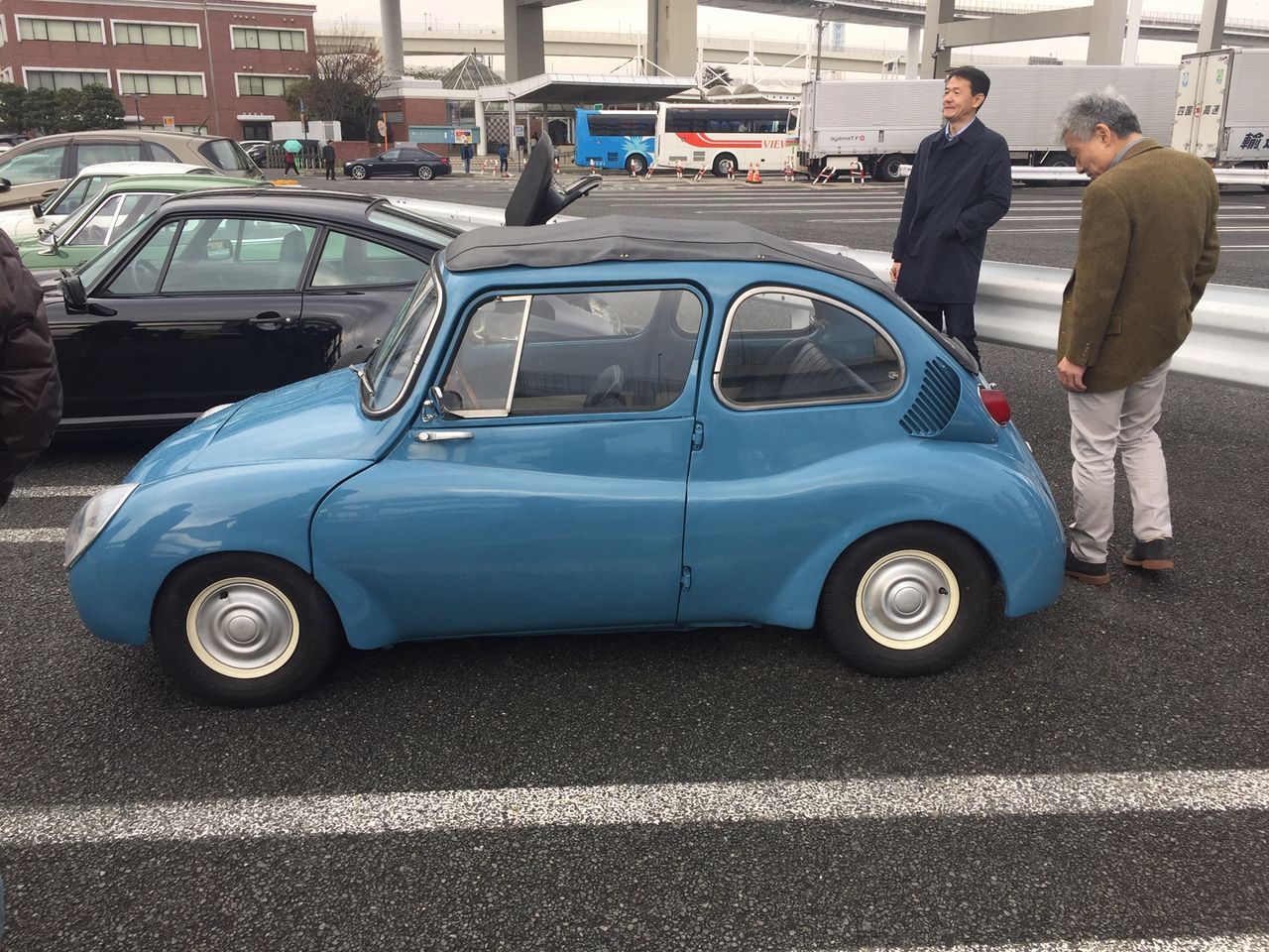 大黒paで 青いてんとう虫を愛でる E Typeのガレージ Part 2