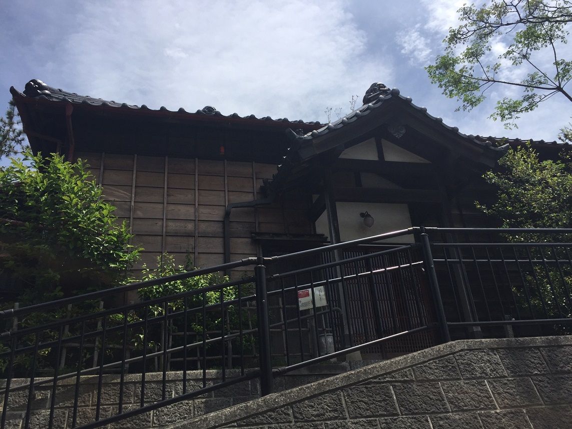 稲毛に残る 流転の王妃 がかつて暮らした館へ E Typeのガレージ Part 2 稲毛に残る 流転の王妃 がかつて暮らした館へ E Typeのガレージ Part 2
