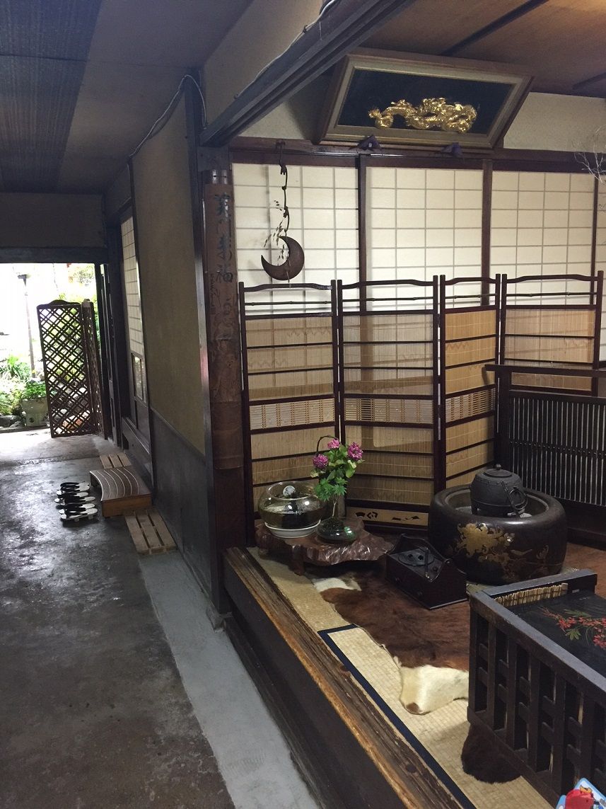 美濃白鳥 料理旅館 浅野屋 で 長良川の鮎を E Typeのガレージ Part 2 美濃白鳥 料理旅館 浅野屋 で 長良川の鮎を E Typeのガレージ Part 2