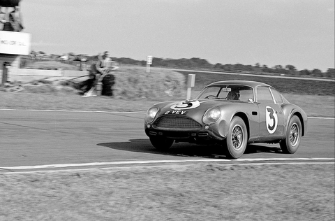 1961-aston-martin-db4gt-zagato-2vev-02