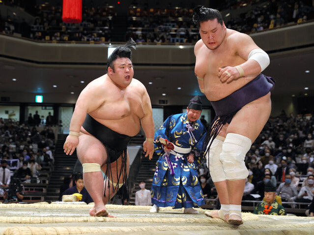 優勝決定戦で､貴景勝は押し出しで照ノ富士を破る