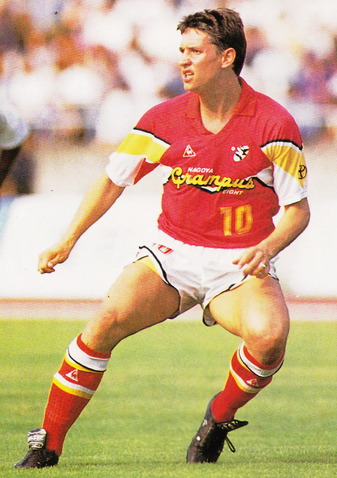 Nagoya-Grampus-Eight-92-Le20coq-home-kit-red-white-red