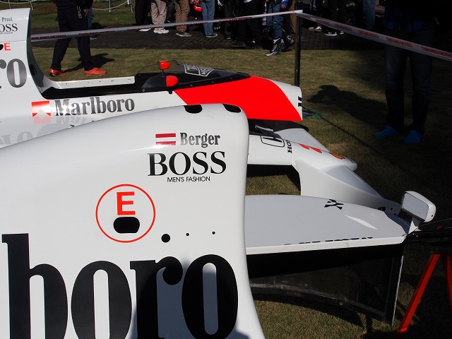 F1マシンエンジン始動 後の展示 マクラーレン Mp4 6 ｄａｈｏｎなの
