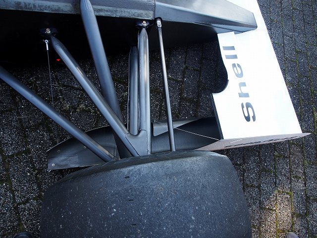 F1マシンエンジン始動 後の展示 マクラーレン Mp4 6 ｄａｈｏｎなの