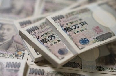 お金 札束