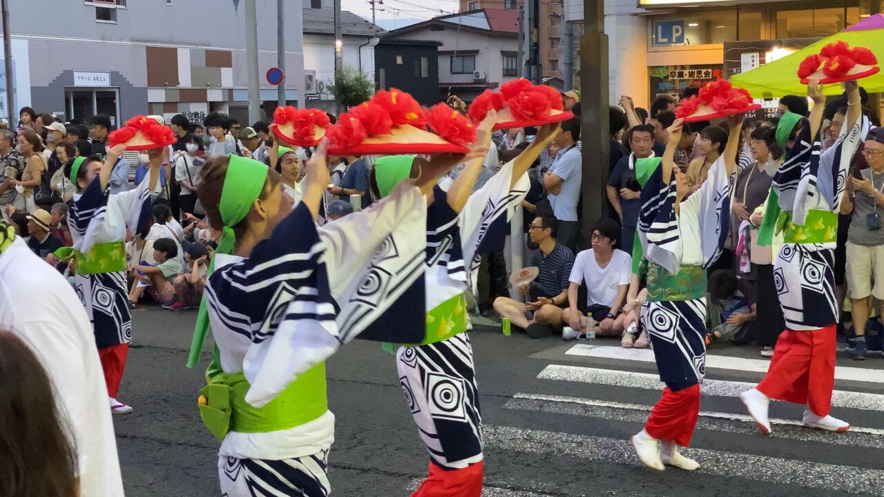 花笠音頭のレトロな節回しに合わせて踊る山形の夏まつり「山形花笠まつり」（山形県山形市） : くるま旅でぶらり日本めぐり