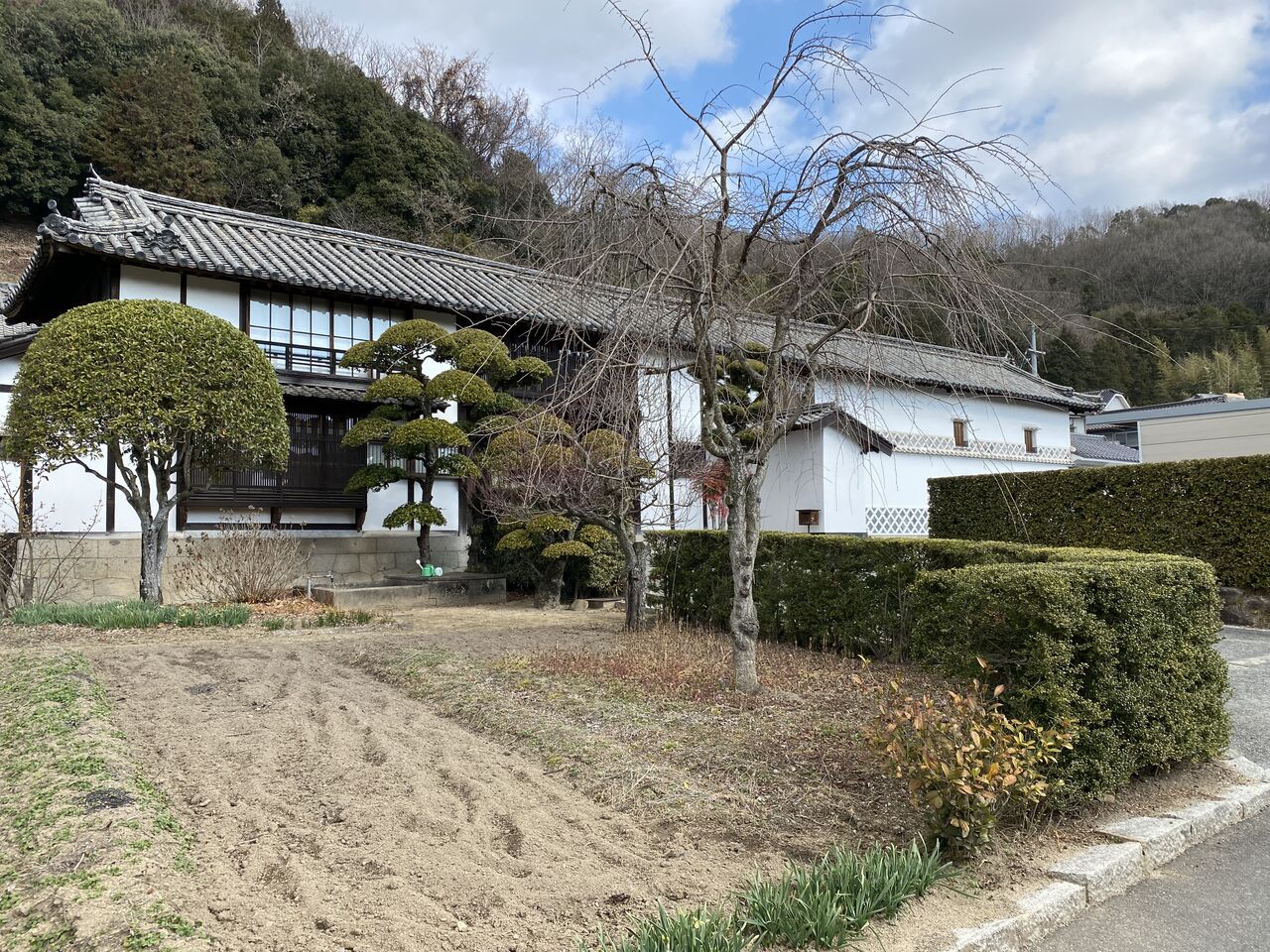 くるま旅でぶらり日本めぐり
備後福山の美しい古民家を訪ねる「信岡フラットミュージアム・信岡家住宅」(広島県福山市新市町)
コメント もりのくま