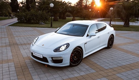 Porsche-panamera-Maria-Sharapova1