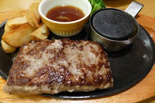ファミレスの焼き石で焼いて食うハンバーグやステーキが嫌いなんだけど 食い食いブログ