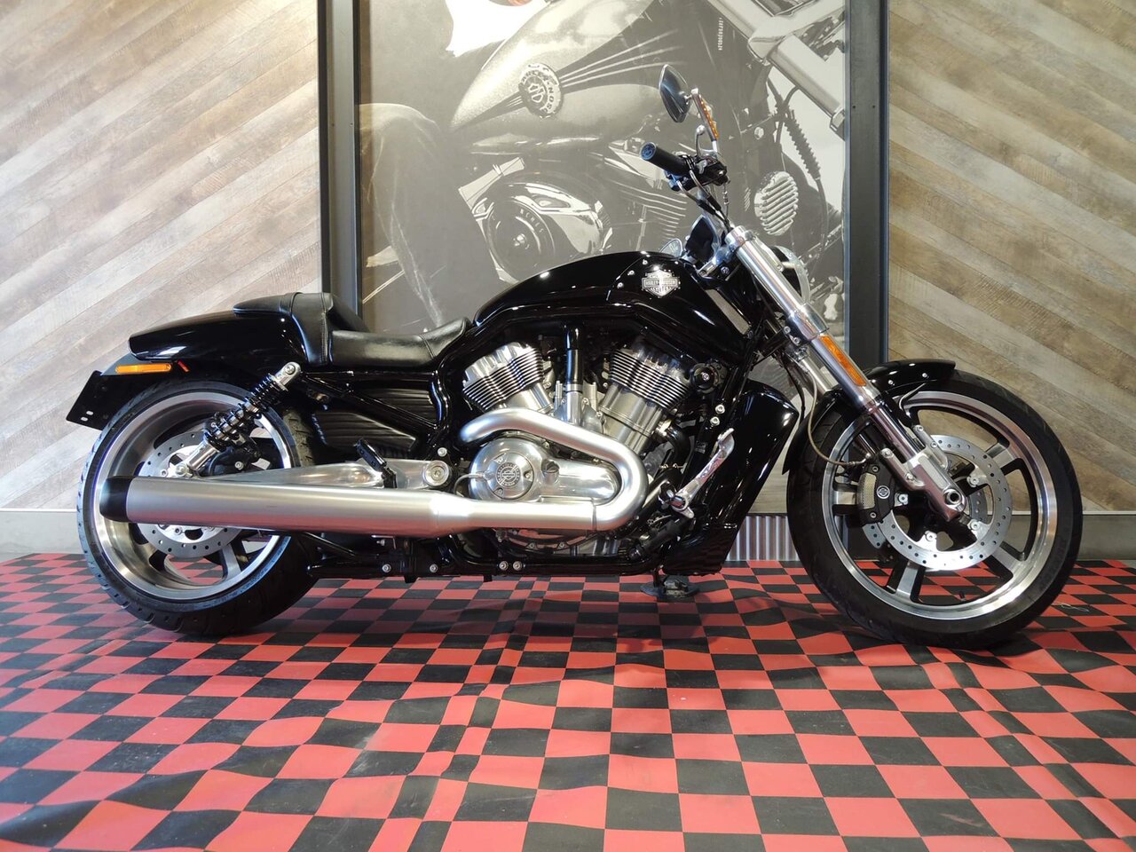 VRSCF[V-ROD マッスル]入荷しました！ : HARLEY-DAVIDSON SAKURAI BLOG 