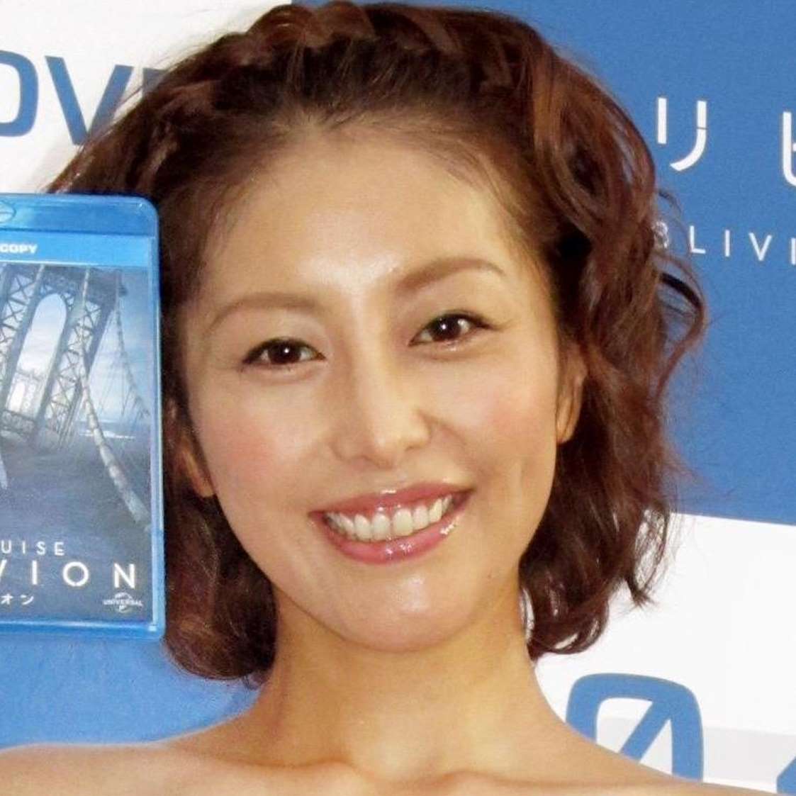 熊切あさ美 眉毛で顔って変わるよね ナチュラルメイクのオフショットに 超美人 雰囲気違う 谷間もセクシー と反響 瀬戸内海 悠々生活