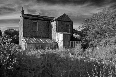 farmhouse-515607_1920