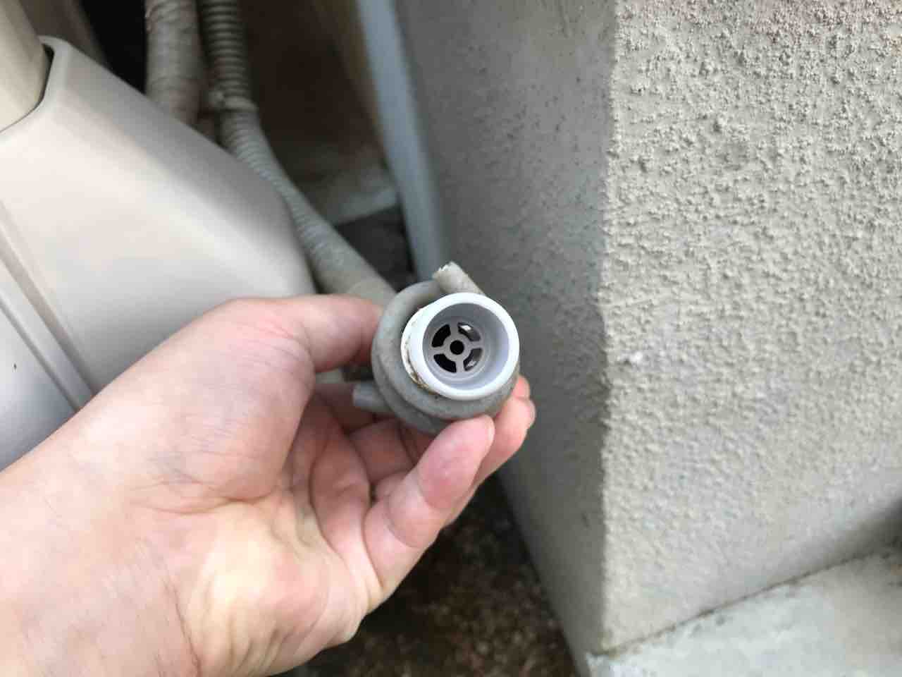 エアコンの室外機に潜む害獣 害虫 潜ませないための対策方法 お家が一番