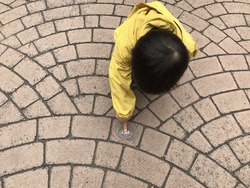 122