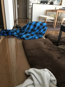 028