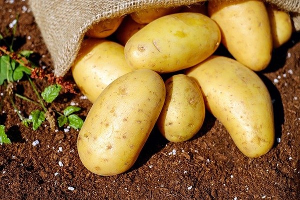 potatoes-1585075_640