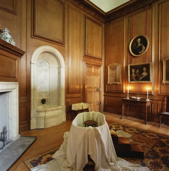 Queens-bathroom-HRP-images-574x580