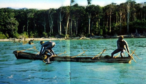 8-Sentinelese-tribe-men