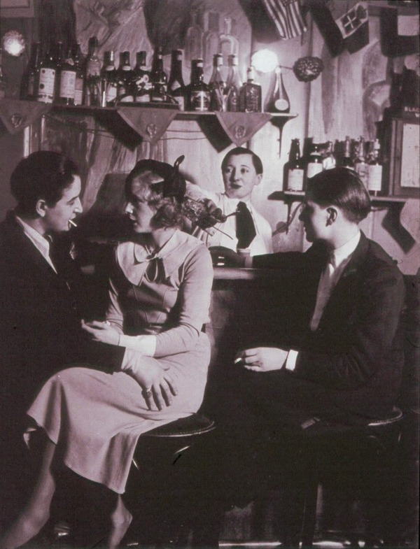 Lesbian couple at Le Monocle, Paris, 1932 (3)