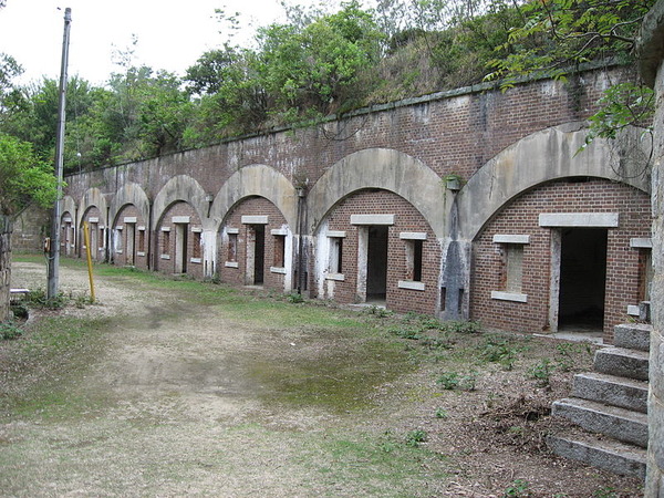 800px-Ruins_of_Batteries_in_Ōkunoshima