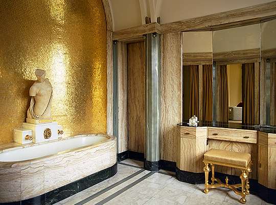 virginia-courtaulds-bathroom