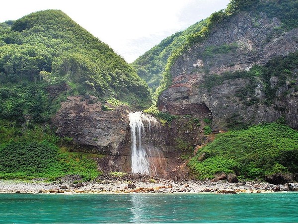 799px-Waterfall_of_Kamuiwakka_01