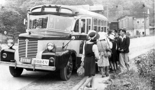 Classic_Bus_1945