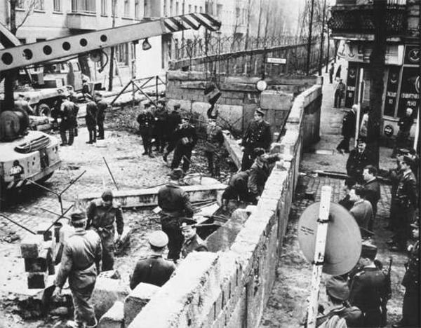 berlin-wall-construction_5