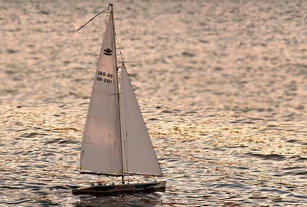 sailing-boat-3399014_640