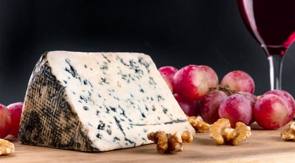 8a-stilton-cheese-855363738