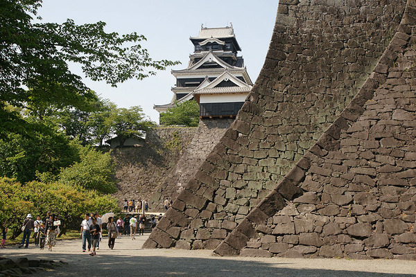 800px-Kumamoto_Castle_02n3200