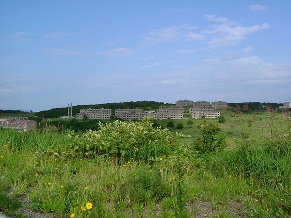 800px-MatsuoRuinsApartment-2005-8-5