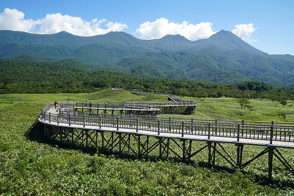 800px-140829_At_Shiretoko_Goko_Lakes_Hokkaido_Japan09s3