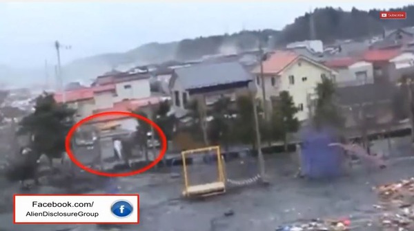 震災時に白い影