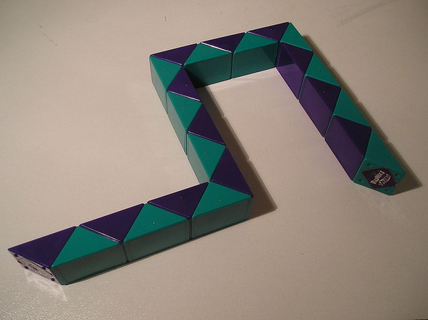 800px-Rubik's_Snake