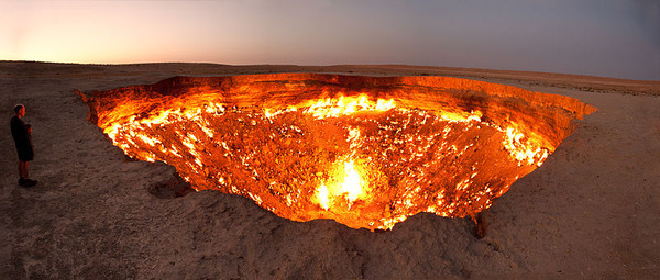 800px-Darvasa_gas_crater_panorama