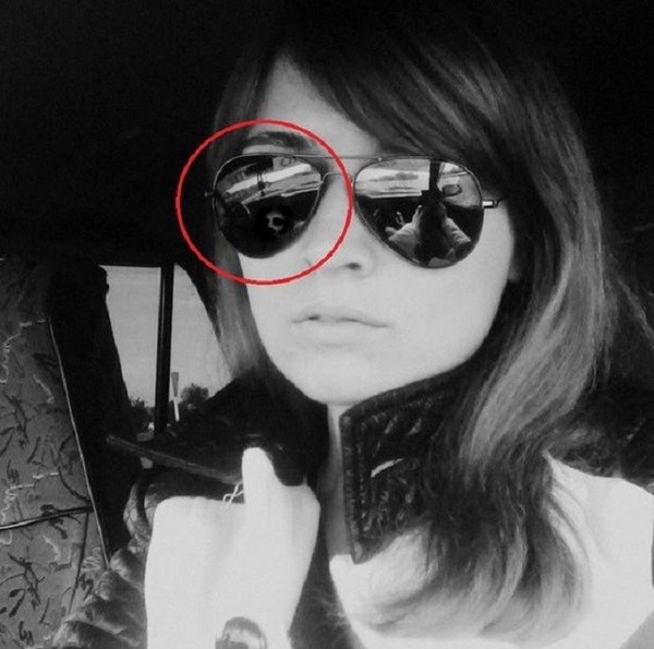 Creepy-Ghostly-reflection-in-glasses