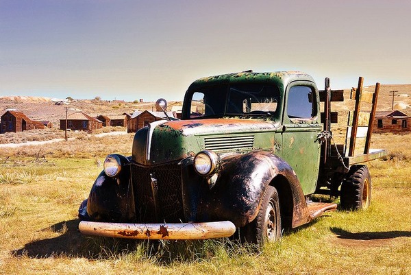 Ghost-car-in-Bodie-California