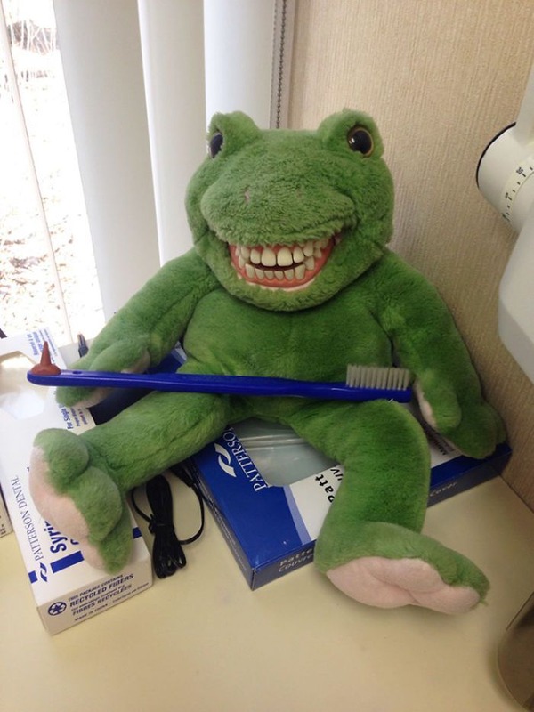 creepy-educational-dentist-toys-5cc69b07dbf14__700