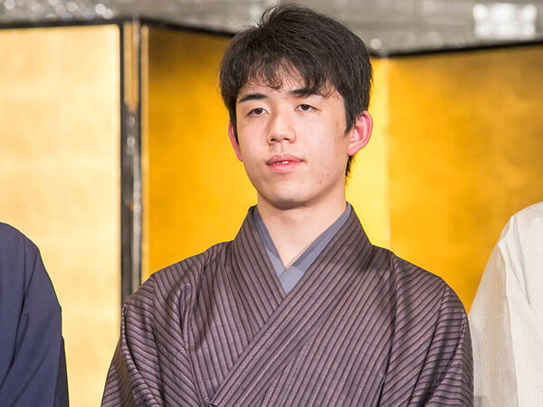 【朗報】藤井聡太くん、カッコいい髪型になってチー牛卒業ｗｗｗ (※画像あり)