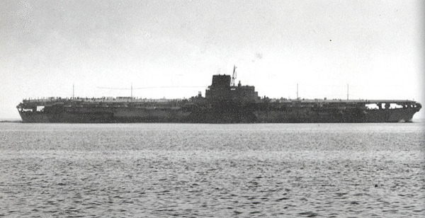 800px-Japanese_aircraft_carrier_Shinano