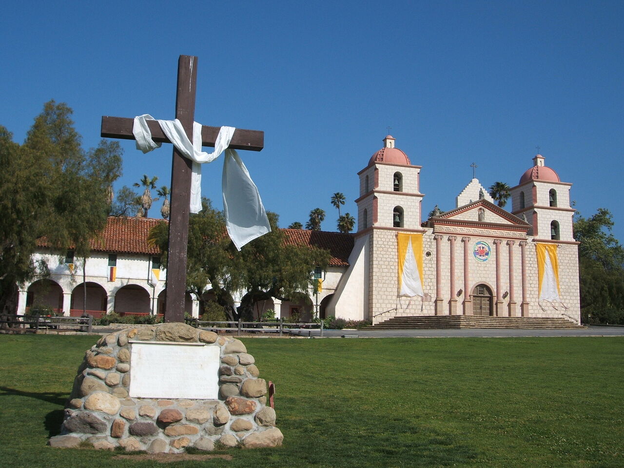 ミッションの女王と呼ばれる美しい教会 ミッション サンタバーバラ Mission Santa Barbara 2007年4月26日 世界遺産マイスター Lucky の人生を楽しく生きるための海外旅行ブログ